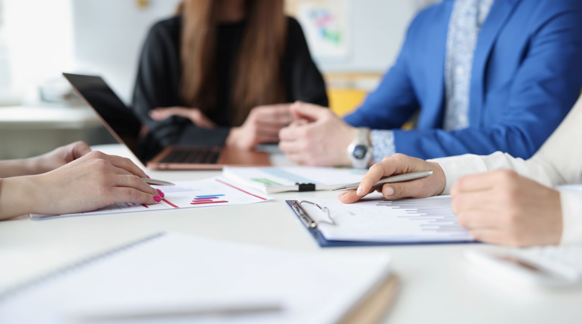 Geschäftsmeeting mit Fokus auf Erfolgsfaktoren im Mittelstand