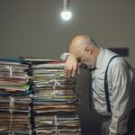 Überforderung durch alte Papierakten | VHS digitalisieren