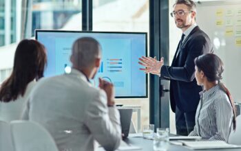 Praesentation von Geschaeftsdaten vor Investorenrunde | Firmenevent Location